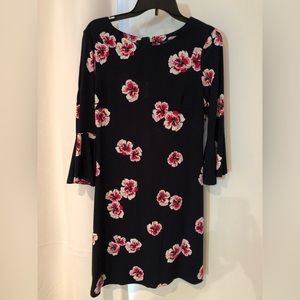 Tommy Hilfiger. Barely used. Size 6. Stretchy.